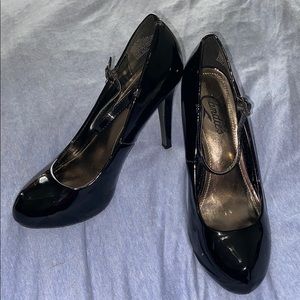 Candies Size 8 Black Pumps